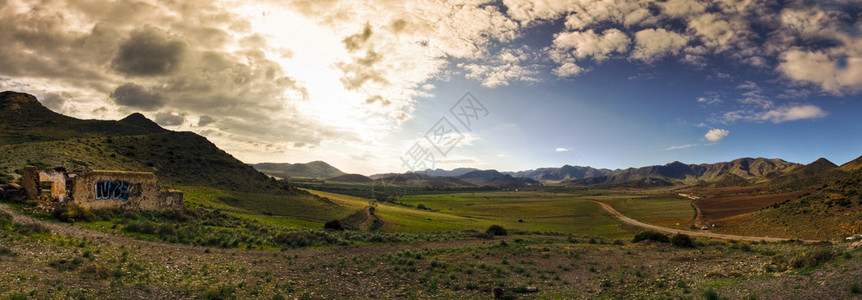 西班牙风景安达卢西亚山区荒凉的农村地区龙舌兰植物阿尔梅里亚附近的CabodeGat图片