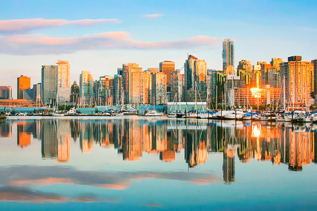 温哥华天际的美丽景色日落时有港湾加拿大不图片