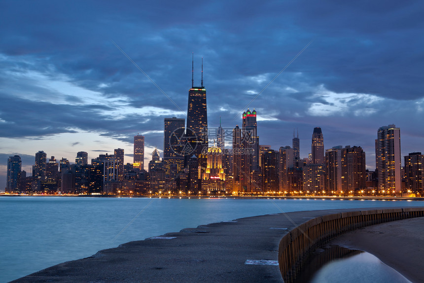 芝加哥公牛球员表现亮眼 全队攻防两端展现强大韧性 个别新秀崭露头角引球迷热议