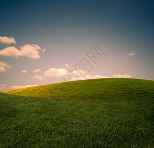 与蓝天的夏天风景图片