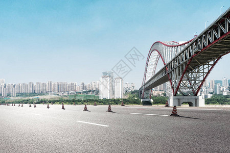 重庆河边钢桥空路图片