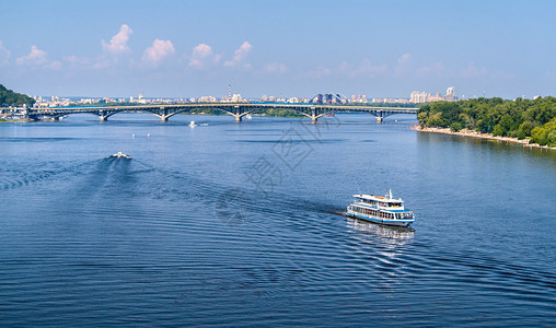 乌克兰基辅Dnieper河和Met图片