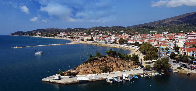 希腊萨索斯岛上的Limenaria镇图片