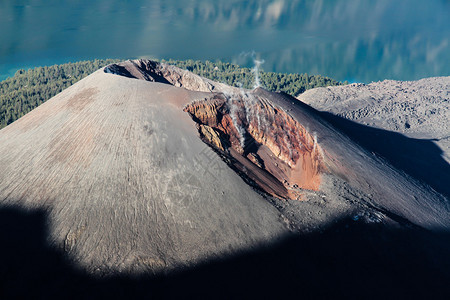 Baru火山和Rinjani山里湖详细图图片