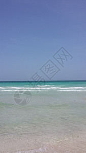 有着金沙之上清新平静的蓝海一片纯净的清新图片