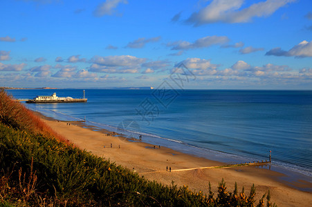 伯恩茅斯海滩码头和海岸DorsetEngland英国靠近普尔Poole图片