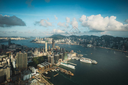 香港市航空与城市摩天大楼的观测来自香港图片