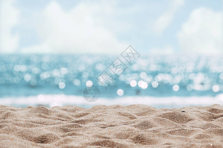 海景抽象海滩背景模糊平静的海面和天空的散景光专图片