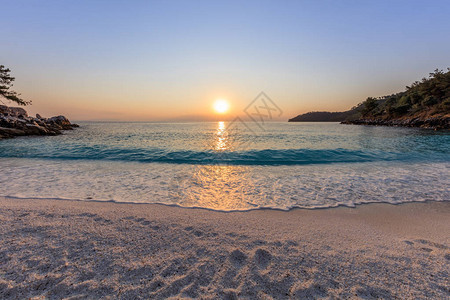 希腊萨索斯群岛大理石海滩Saliara海滩的日出希腊图片