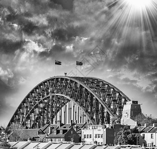悉尼海港大桥的日落图片