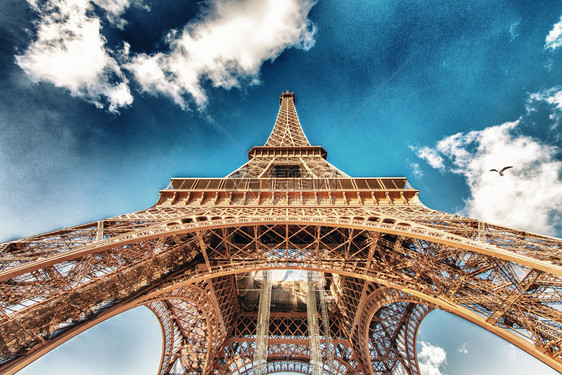 巴黎艾菲尔铁塔图片