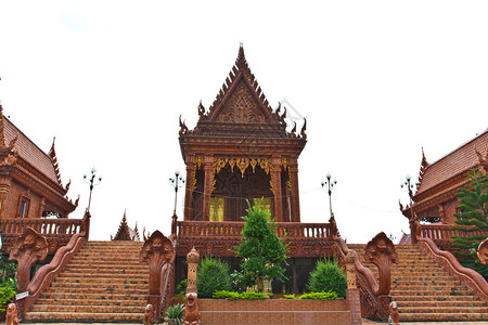 古老的泰国寺庙由琉璃瓦制成图片