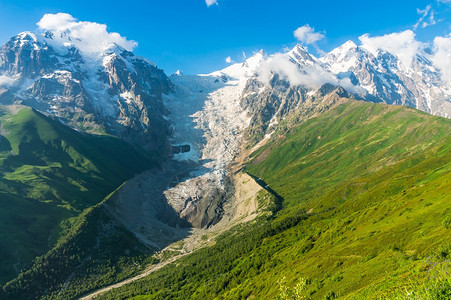 格鲁吉亚美丽的雪山和冰川图片