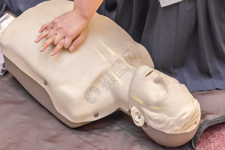 CPR培训中使背景图片