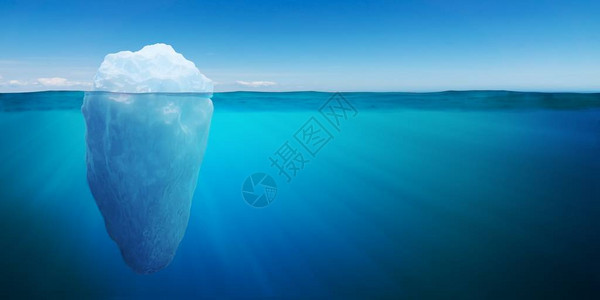 大冰山浮在海洋中的水下视野3D图片