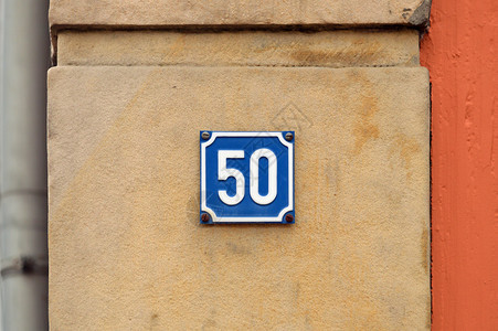 蓝色房子第五十号标志背景图片