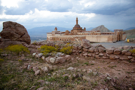土耳其东部Dogubayazizit附近的旧城堡Ishak图片