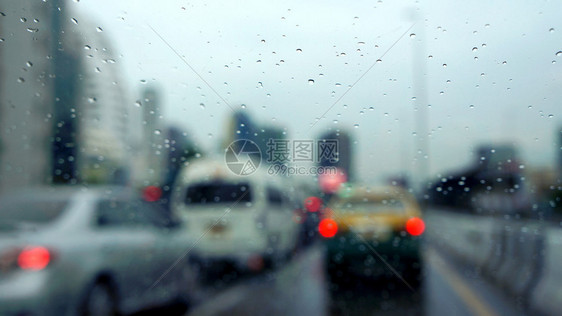 交通中的雨窗图片