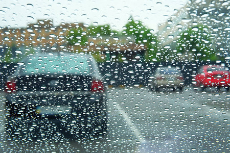 雨天雨天行车下雨天雨图片