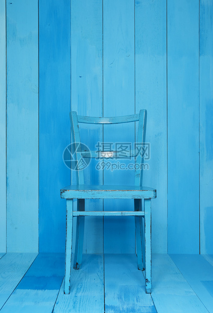老蓝椅复古和木蓝色墙高清图片下载正版图片503459429摄图网