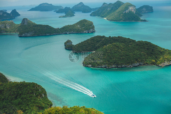 泰国高三井安忠公园海中船只和岛屿的空图片