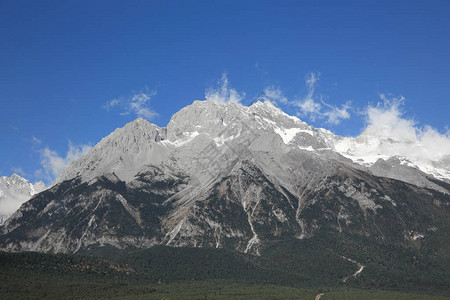 杰德龙山雪公图片