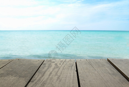 露天林美丽的海景和日落景观的分散和模糊图像图片