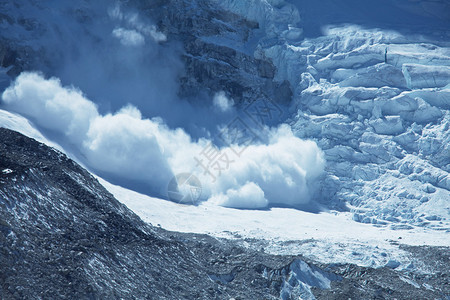 喜马拉雅雪崩图片
