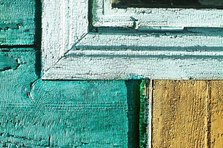 古老的式木质纹理彩色的绿色黄色蓝色墙壁开裂的油漆用于设计的垃圾彩图片