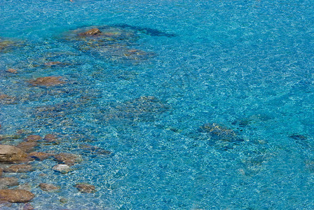 意大利撒丁岛海边的岩石图片