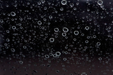 高清图片深色背景上的雨滴高清图片蓝色背景与雨滴高清图片黑色和白色