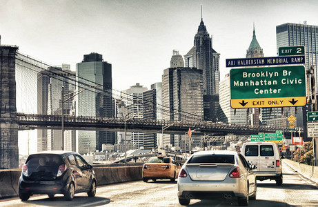 纽约FDR车道的汽车超速图片