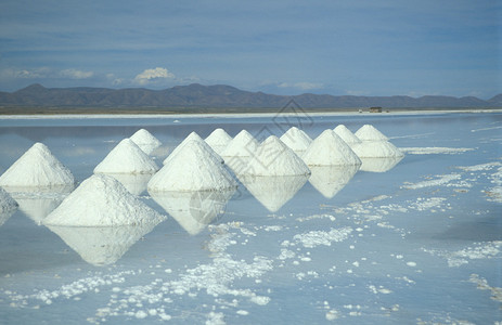 玻利维亚Uyuni盐湖SalardeUyuni盐湖表面图片