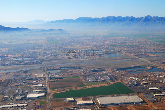 菲尼克斯城的空中景象有建筑和亚利桑那图片
