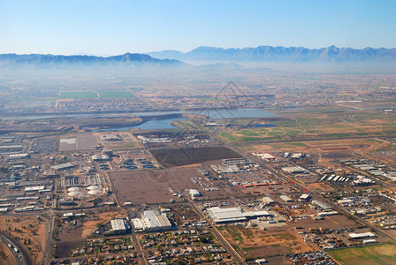 菲尼克斯城的空中景象有建筑和亚利桑那图片