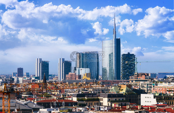 米兰从意大利隆巴迪亚Duomo号图片
