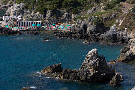 旅行系列意大利妇女浴室海滩在塔拉图片