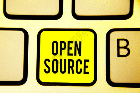 手写文本开源概念意义表示原始源代码提供的软件键盘黄色键意图创建计算机图片