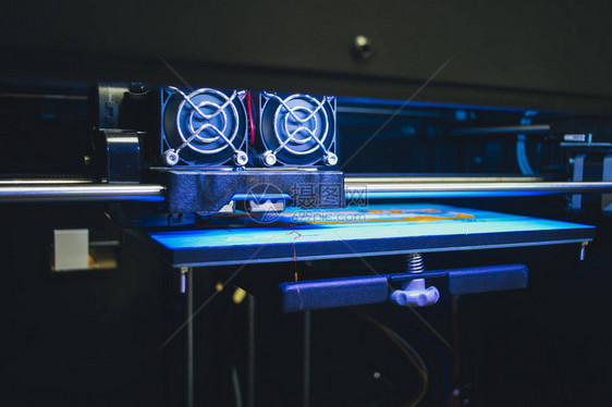 3d打印机打印的对象自动三维打印机在实验室进行塑料建模先进的现代添加剂技术图片