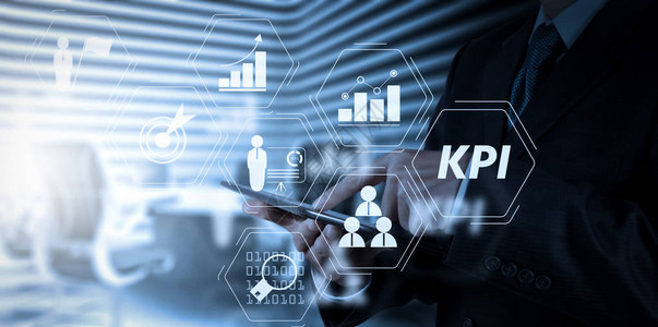 关键绩效指标KPI与商业智能BI指标一起衡量成就和计划目标商人成功使用平板电脑他图片