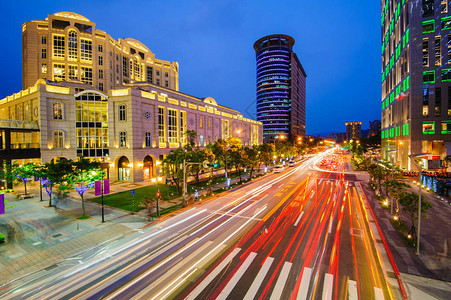 台北夜景与交通路线图片