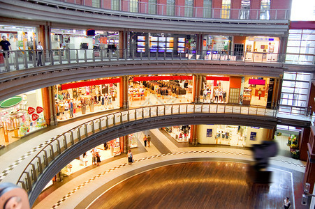 大型多层购物中心图片