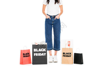 妇女用黑色星期五销售牌子在购物袋上冒着黑白孤背景图片