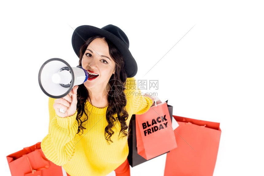 带着购物袋的姑娘们大喊着用扩音电话宣传黑色星期五图片