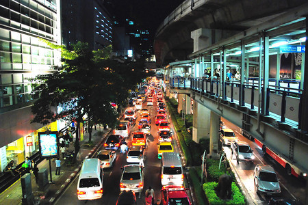 曼谷主要公路之一像沙丁鱼一样图片