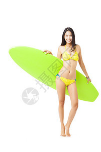 拿着冲浪板的年轻美女背景图片