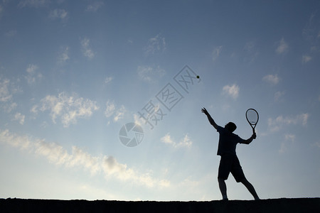 打网球的人剪影图片