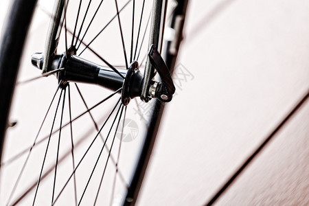 复古风格的自行车轮子图片