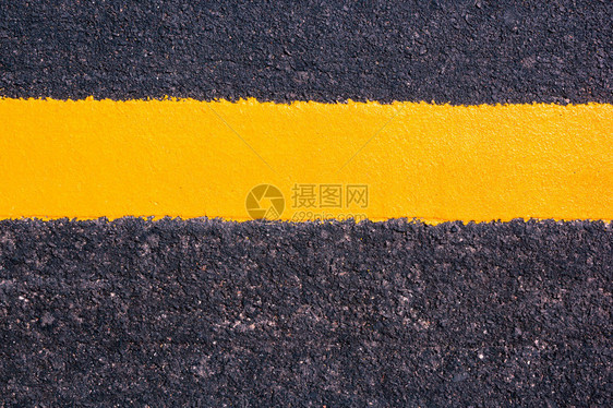 道路纹理背景上的黄线图片