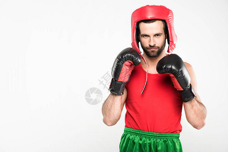 穿戴后退头盔和拳击手套的运动拳击手图片